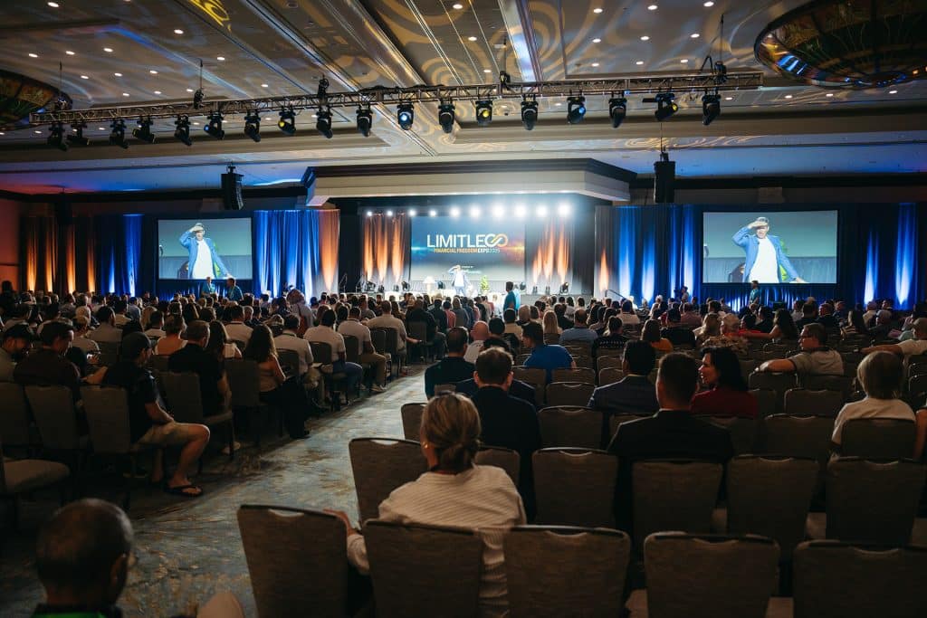 1,500 operators in the Limitless main hall